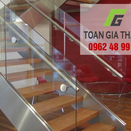 NHỮNG ĐIỀU CẦN BIẾT VỀ ƯU - NHƯỢC ĐIỂM  CÂU THANG BẰNG KÍNH CƯỜNG LỰC  NHỮNG ĐIỀU CẦN BIẾT VỀ ƯU - NHƯỢC ĐIỂM  CÂU THANG BẰNG KÍNH CƯỜNG LỰC