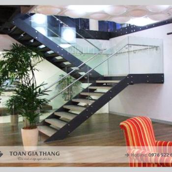 CẦU THANG KÍNH ÂM SÀN CẦU THANG KÍNH ÂM SÀN