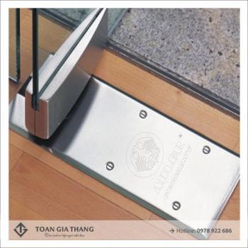 Cửa kính cường lực bị xệ Cửa kính cường lực bị xệ