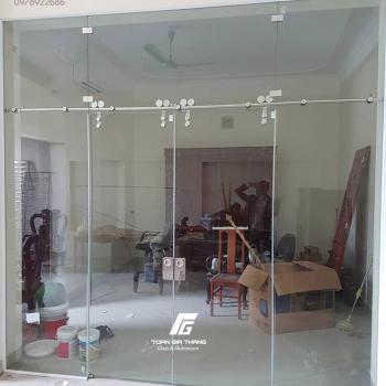 Cửa kính cường lực mặt tiền Cửa kính cường lực mặt tiền