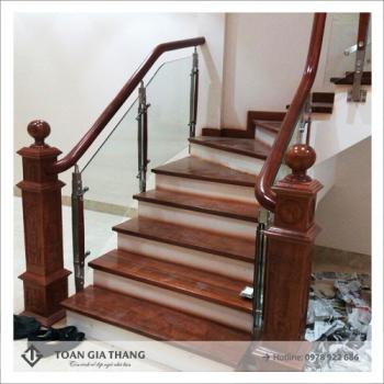 Cầu thang  chân trụ cái gỗ lim nam phi Cầu thang  chân trụ cái gỗ lim nam phi